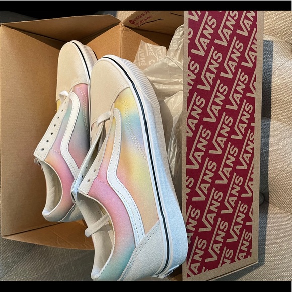 Shoes - NWT Vans women’s tie dye shoe